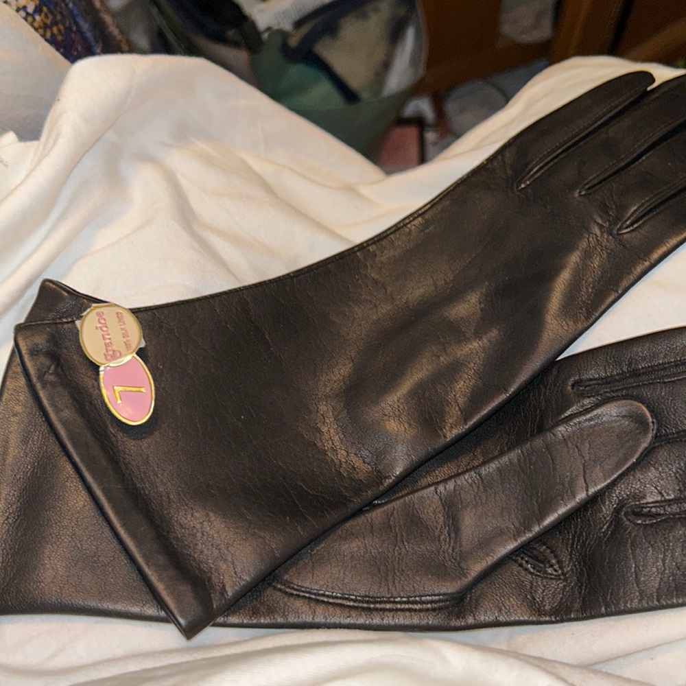 WOW!!  Grandoe Vintage Black Leather Gloves NWT